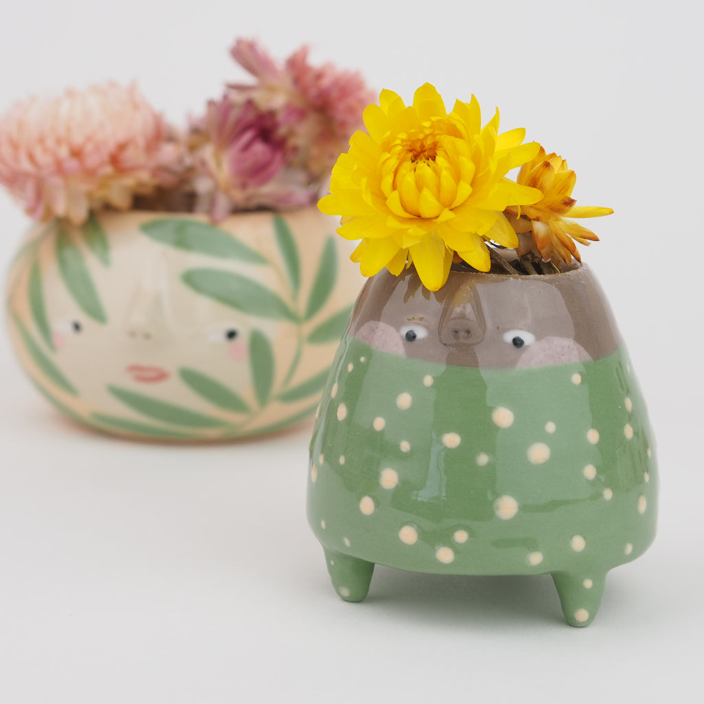 Seconds Collection: Lisa the Pot with tiny feet