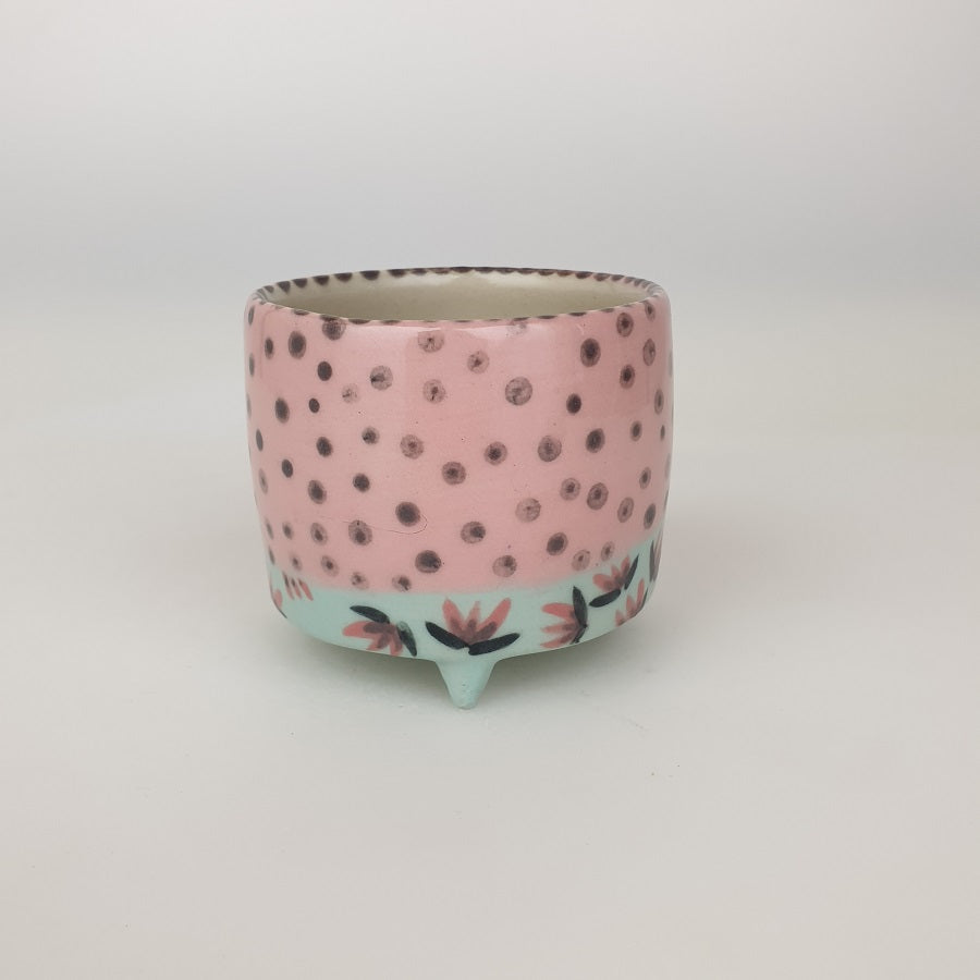 Pia the Tripod Pot