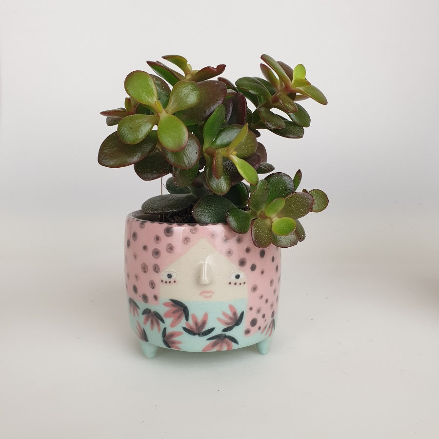 Pia the Tripod Pot