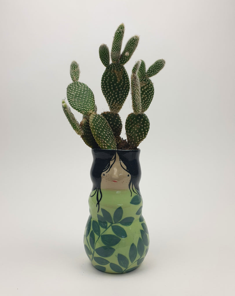 Leela the Vase